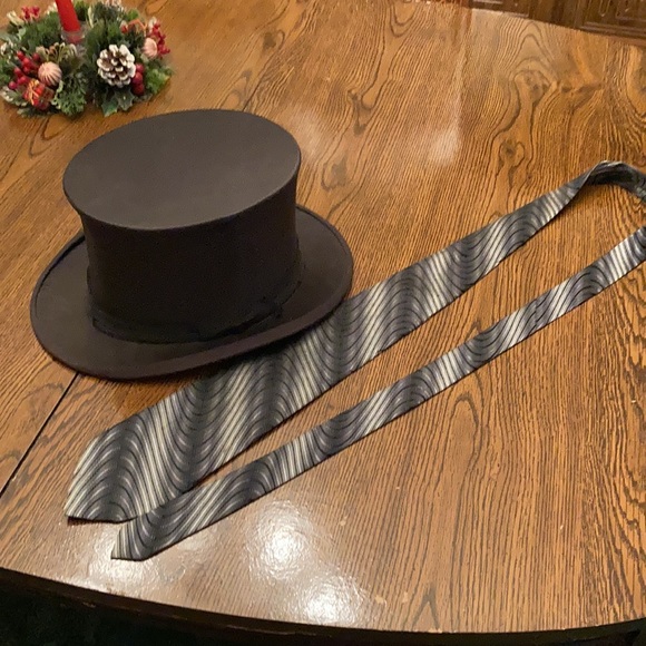 Gorgeous Black on Black Pinstripe Jacket w/matching Slacks and Shirt Top Hat tie - Picture 2 of 13